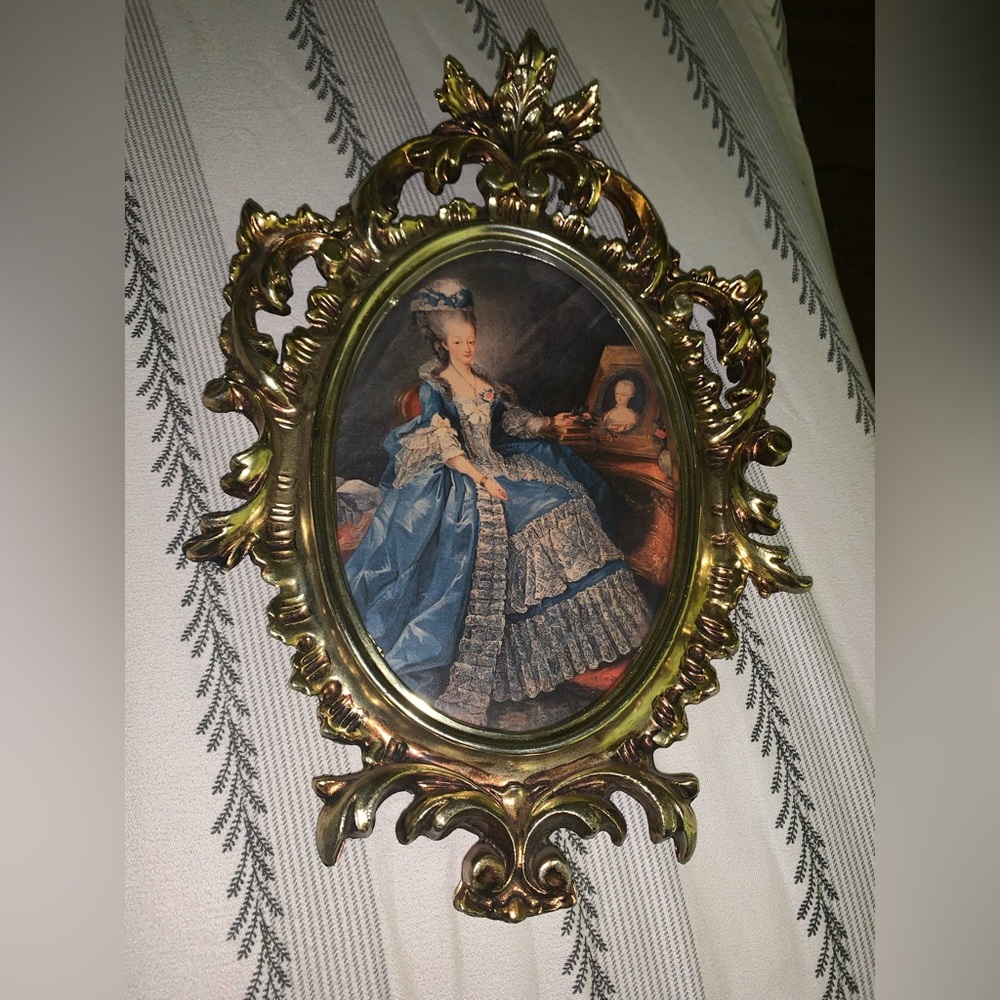 Two Victorian style pictures with ornate frames - Made in Italy